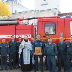 Пожарные и спасатели участвовали в молебне (г.Североуральск)