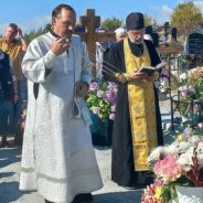 В годовщину со дня смерти протоиерея Владимира Душина на могиле батюшки была совершена панихида