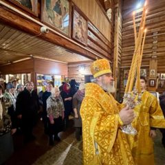 Епископ Феогност совершил Божественную Литургию в храме в честь Воскресения Христова г. Новая Ляля