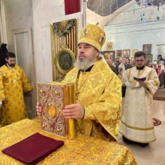 Епископ Феогност совершил Божественную Литургию в неделю святых отец
