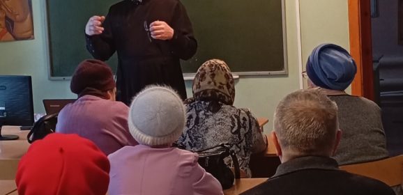 Продолжаются занятия в Воскресной школе «Благовест» при храме в честь святых Апостолов Петра и Павла