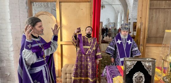 Епископ Феогност совершил Божественную Литургию в Неделю 3-ю Великого Поста, Крестопоклонную