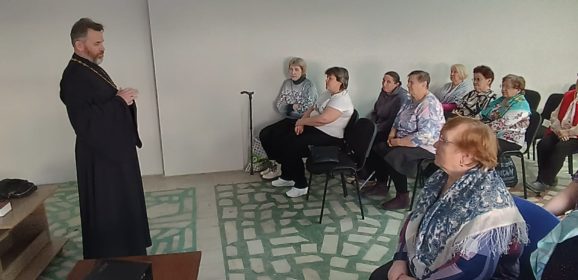 11 апреля в Центральной городской библиотеке города Нижняя Тура прошла встреча с настоятелем прихода «Во имя Покрова Пресвятой Богородицы» отцом Игорем, посвященная Светлому Христову Воскресению – Пасхе Христовой