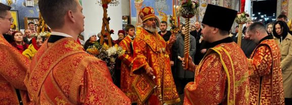 В кафедральном соборе в честь Преображения Господня г. Серова состоялось Пасхальное Богослужение, которое возглавил Преосвященный Феогност, епископ Серовский и Краснотурьинский