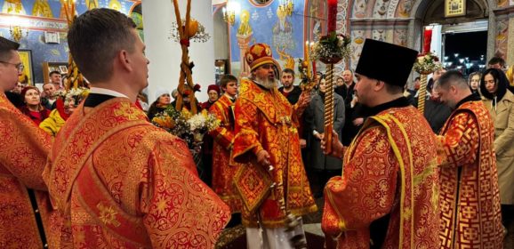 В кафедральном соборе в честь Преображения Господня г. Серова состоялось Пасхальное Богослужение, которое возглавил Преосвященный Феогност, епископ Серовский и Краснотурьинский
