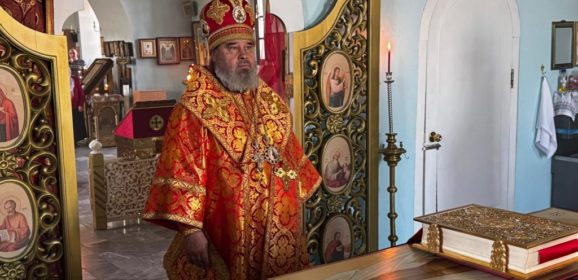 Епископ Феогност совершил вечерню в первый день Пасхи