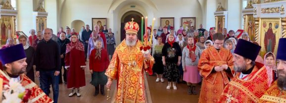 Епископ Феогност совершил Божественную Литургию в храме свв. апп. Петра и Павла г. Североуральска
