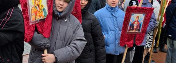 Воспитанники воскресной школы города Волчанска приняли участие в детском крестном ходе в городе Краснотурьинск