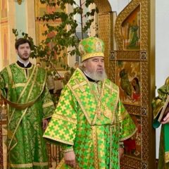 Епископ Феогност совершил Всенощное бдение в канун Праздника Святой Троицы