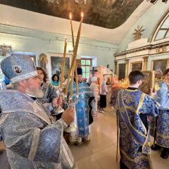 Божественная Литургия в храме в честь Казанской иконы Божией Матери города Карпинска