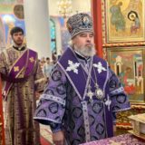 Епископ Феогност совершил Вечернее богослужение с чином выноса Креста в Преображенском кафедральном соборе