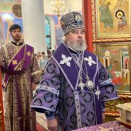 Епископ Феогност совершил Вечернее богослужение с чином выноса Креста в Преображенском кафедральном соборе