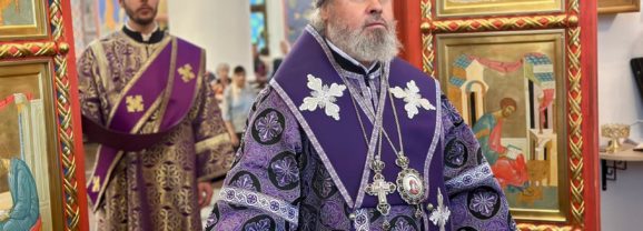 Епископ Феогност совершил Вечернее богослужение с чином выноса Креста в Преображенском кафедральном соборе