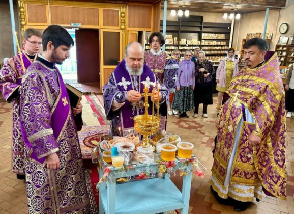Епископ Феогност совершил Божественную литургию в храме пророка Илии города Серова