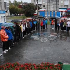 День солидарности в борьбе с терроризмом молодежь Серова отметила ежегодной акцией «Капля жизни»