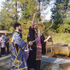 Епископ Серовский и Краснотурьинский Феогност совершил освящение поклонного креста в деревне Заимка