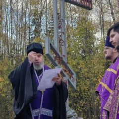 Епископ Серовский и Краснотурьинский Феогност освятил поклонный крест на въезде в город Серов