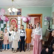 Праздник в честь Дня матери в школе при храме Петра и Павла города Североуральск