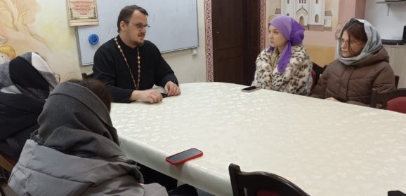 Встреча поколений: священник и будущие учителя о ценностях и воспитании