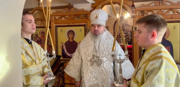 Божественная Литургия в храме святой великомученицы Екатерины посёлка Покровск‑Уральский