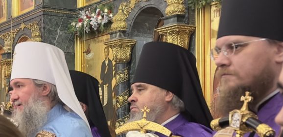 Епископ Феогност принял участие в Рождественской Великой вечерни в Свято‑Троицком кафедральном соборе города Екатеринбурга